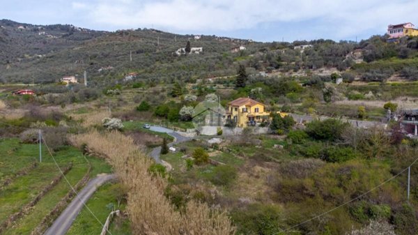 casa indipendente in vendita ad Imperia in zona Cantalupo
