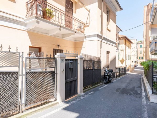 appartamento in vendita ad Imperia in zona Porto Maurizio