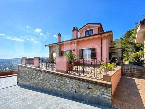 attico in vendita ad Imperia in zona Oneglia