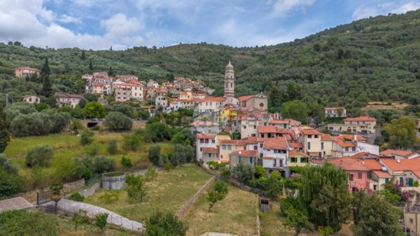 appartamento in vendita ad Imperia in zona Montegrazie