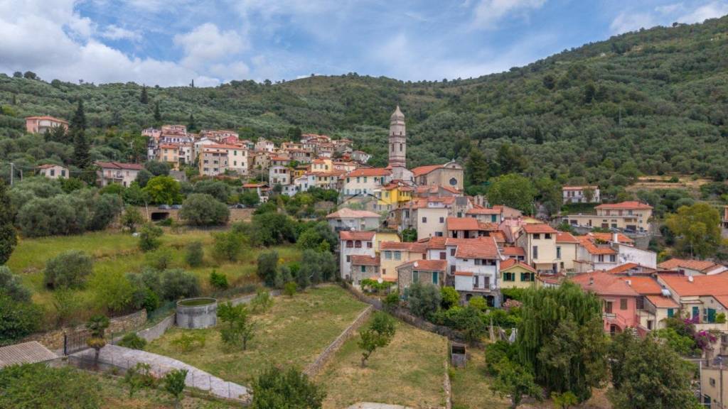 appartamento in vendita ad Imperia in zona Montegrazie