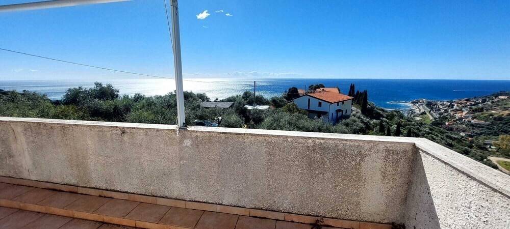 appartamento in vendita ad Imperia in zona Poggi