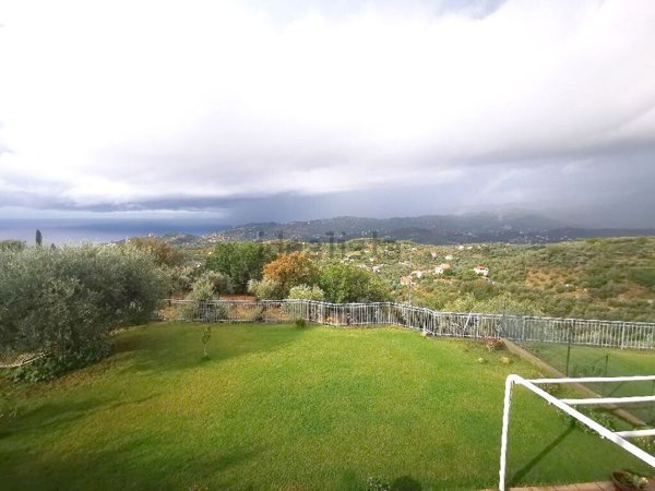 appartamento in vendita ad Imperia in zona Sant'Agata