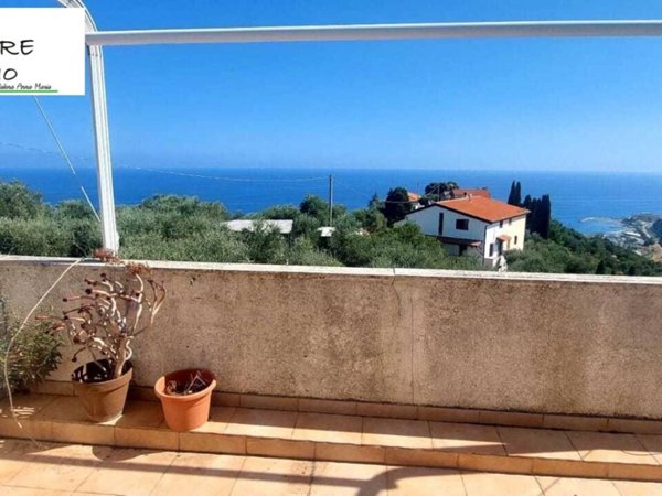 appartamento in vendita ad Imperia in zona Poggi