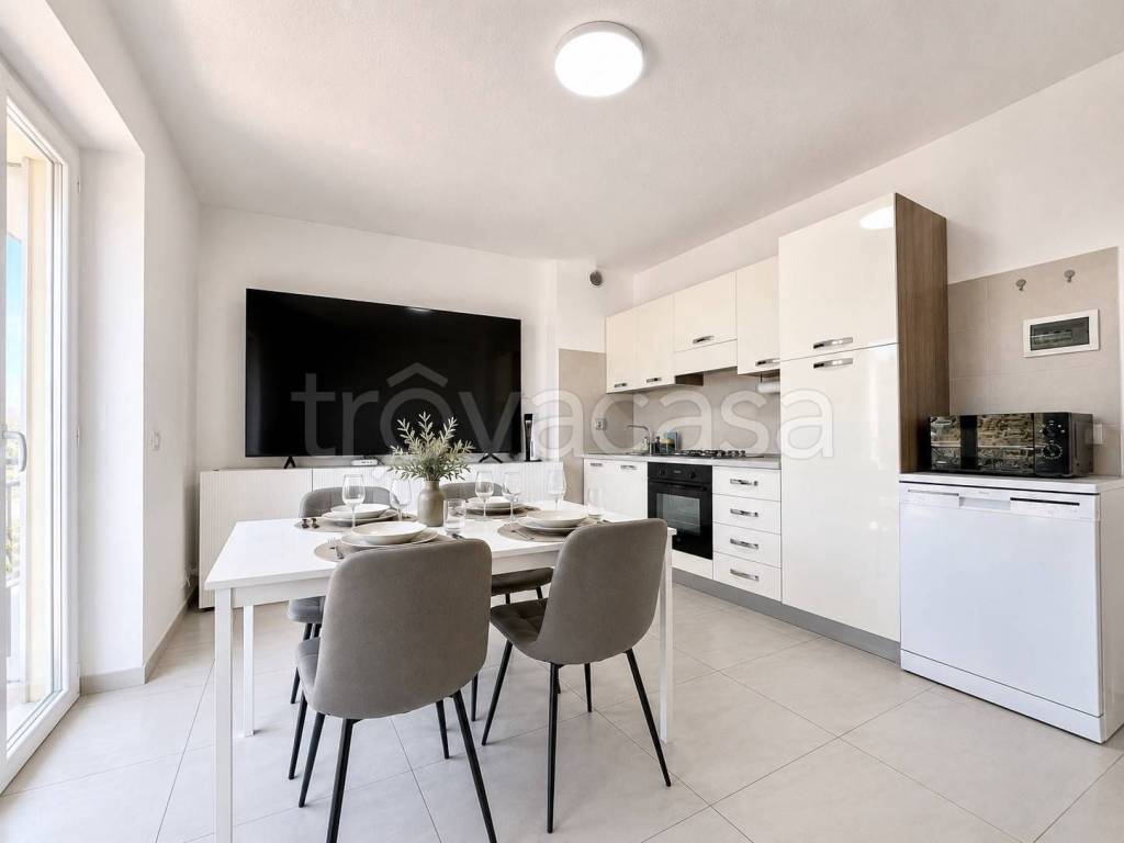 appartamento in vendita ad Imperia in zona Torrazza / Clavi