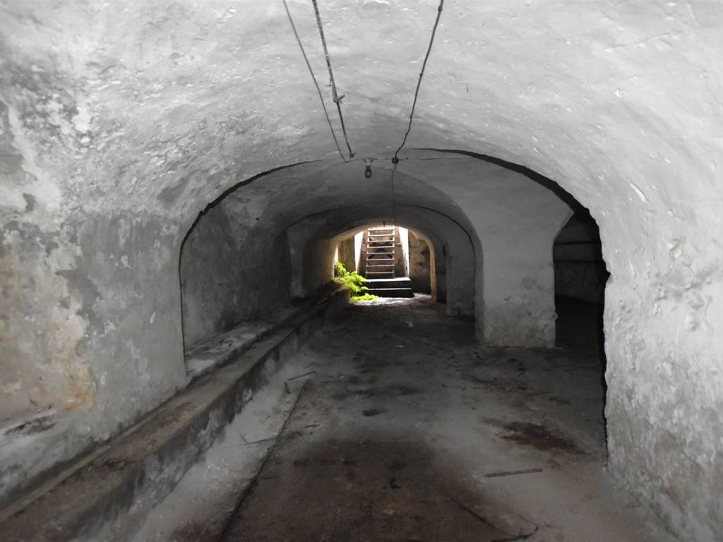 locale di sgombero in vendita ad Imperia in zona Porto Maurizio