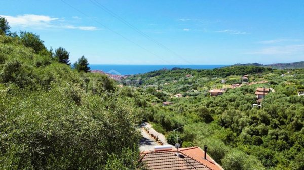 appartamento in vendita ad Imperia in zona Artallo