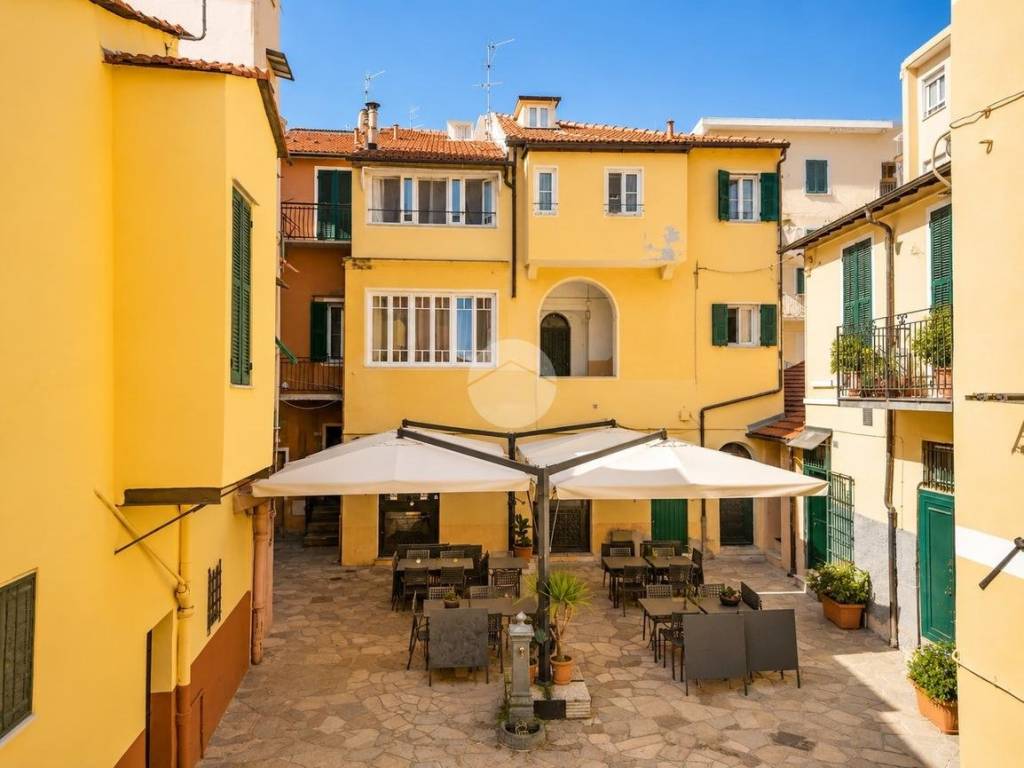 appartamento in vendita ad Imperia in zona Porto Maurizio