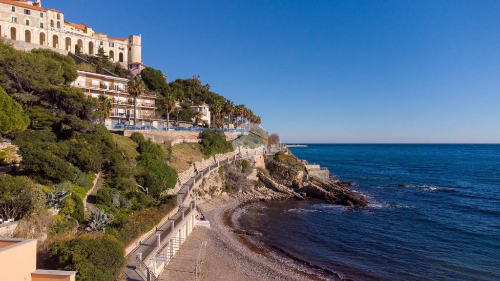 appartamento in vendita ad Imperia in zona Porto Maurizio