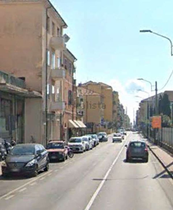 locale commerciale in vendita ad Imperia
