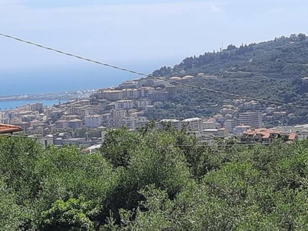 casa indipendente in vendita ad Imperia in zona Oneglia
