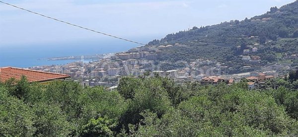 casa indipendente in vendita ad Imperia in zona Oneglia