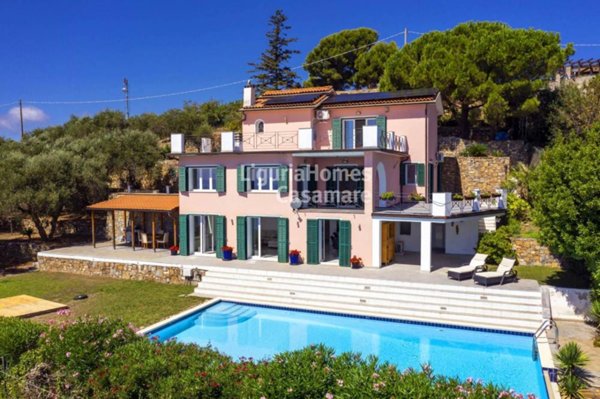 casa indipendente in vendita ad Imperia in zona Poggi