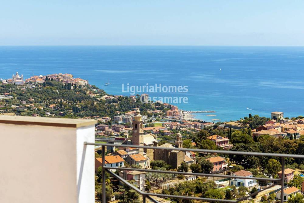 casa indipendente in vendita ad Imperia in zona Poggi