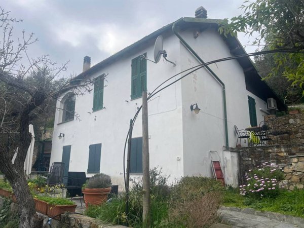 casa indipendente in vendita ad Imperia in zona Oneglia