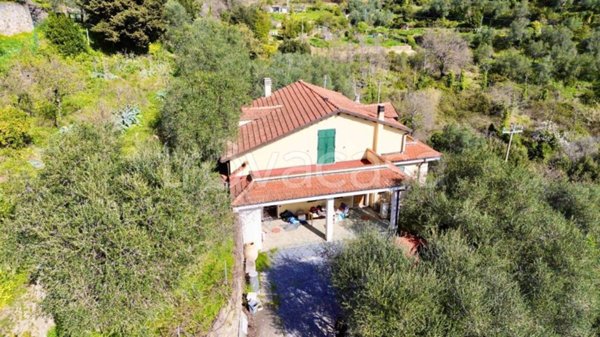 casa indipendente in vendita ad Imperia in zona Moltedo