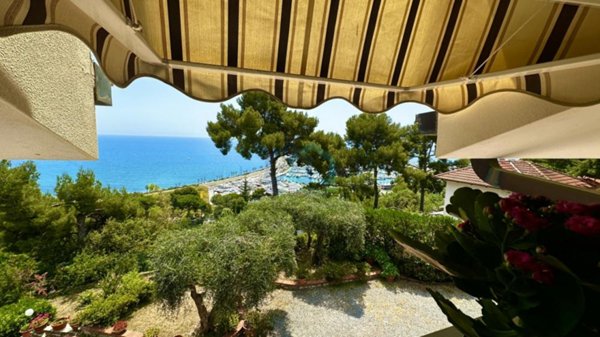 casa indipendente in vendita ad Imperia in zona Porto Maurizio
