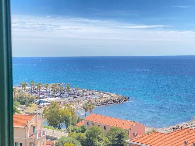 appartamento in vendita ad Imperia in zona Torrazza / Clavi