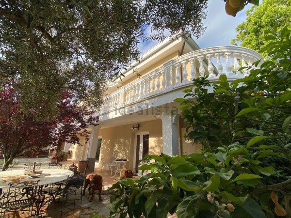 casa indipendente in vendita ad Imperia in zona Poggi