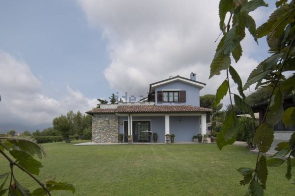 casa indipendente in vendita ad Imperia in zona Sant'Agata