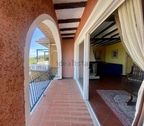 casa indipendente in vendita ad Imperia in zona Poggi