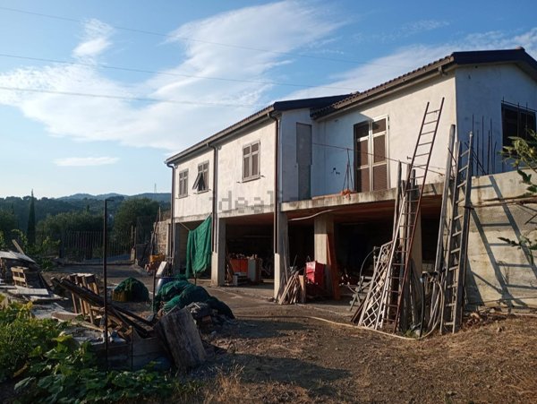casa indipendente in vendita ad Imperia in zona Cantalupo