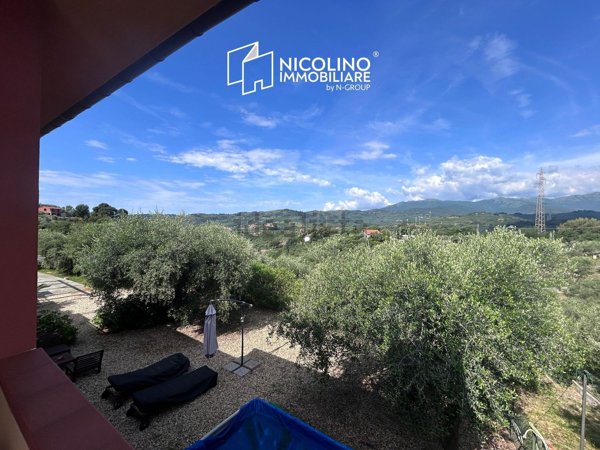 casa indipendente in vendita ad Imperia in zona Montegrazie