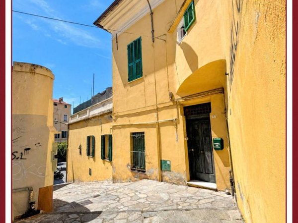 appartamento in vendita ad Imperia in zona Porto Maurizio