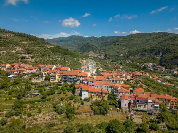 casa indipendente in vendita ad Imperia in zona Borgo d'Oneglia