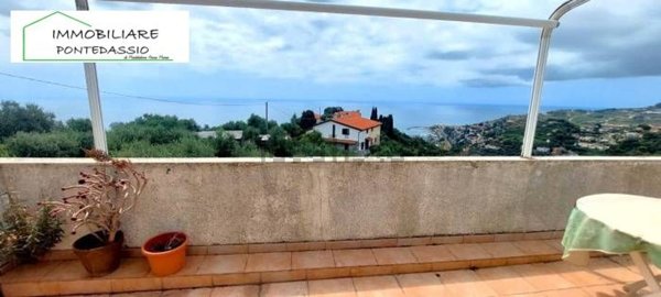 appartamento in vendita ad Imperia in zona Poggi