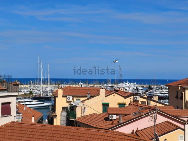 appartamento in vendita ad Imperia in zona Porto Maurizio
