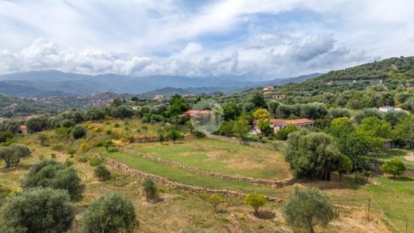 terreno edificabile in vendita ad Imperia in zona Massabovi