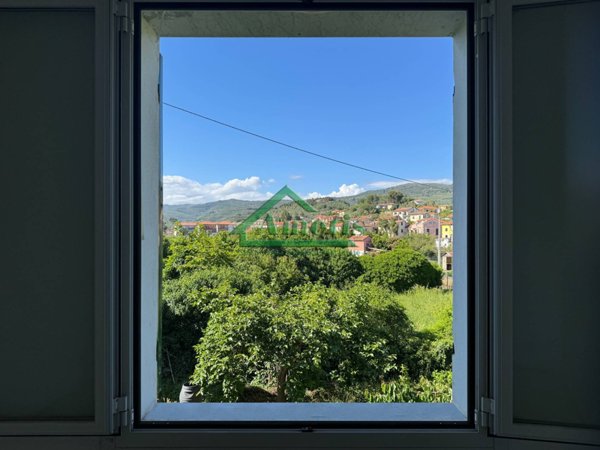 appartamento in vendita ad Imperia in zona Caramagna Ligure