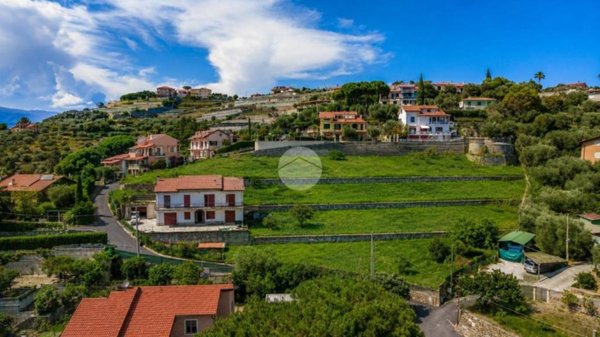 casa indipendente in vendita ad Imperia