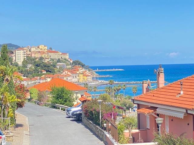 appartamento in vendita ad Imperia in zona Torrazza / Clavi