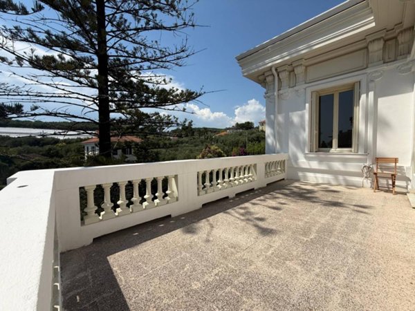casa indipendente in vendita ad Imperia in zona Porto Maurizio