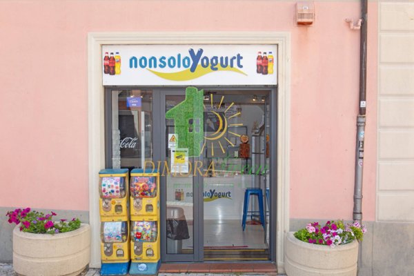 locale di sgombero in vendita ad Imperia in zona Oneglia