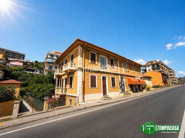 appartamento in vendita ad Imperia in zona Porto Maurizio
