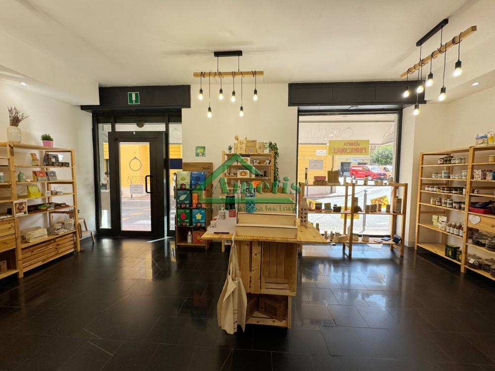 negozio in vendita ad Imperia in zona Porto Maurizio