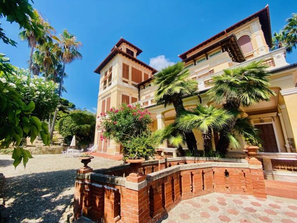 appartamento in vendita ad Imperia in zona Porto Maurizio