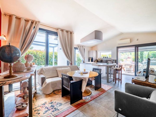 casa indipendente in vendita ad Imperia in zona Poggi