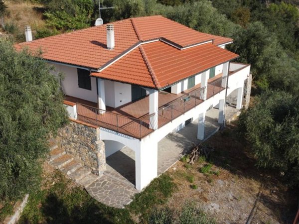 casa indipendente in vendita ad Imperia