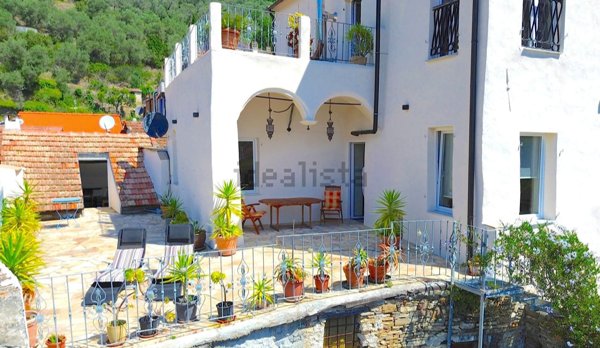 appartamento in vendita ad Imperia in zona Montegrazie