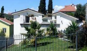 casa indipendente in vendita ad Imperia in zona Artallo