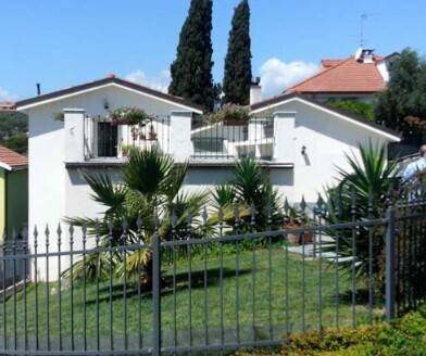 casa indipendente in vendita ad Imperia