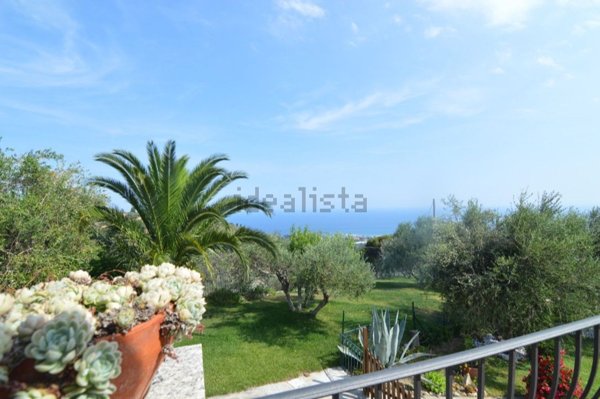 casa indipendente in vendita ad Imperia