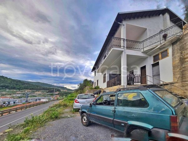 casa indipendente in vendita ad Imperia