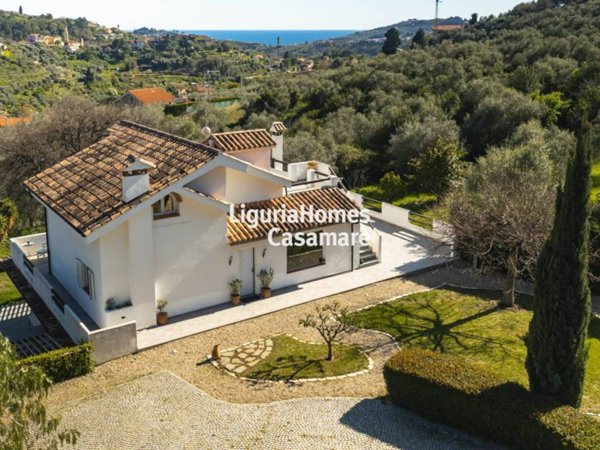 casa indipendente in vendita ad Imperia