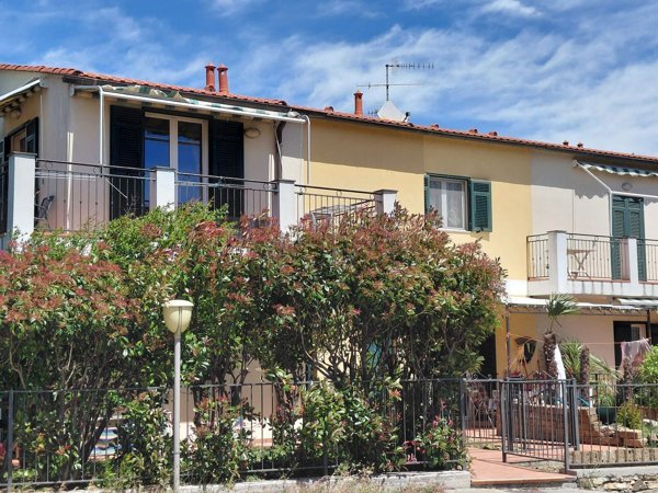 appartamento in vendita ad Imperia in zona Poggi