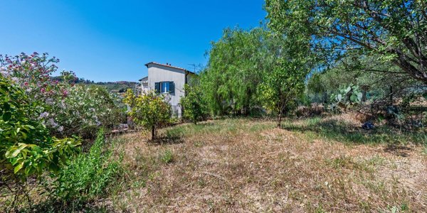 appartamento in vendita ad Imperia in zona Poggi